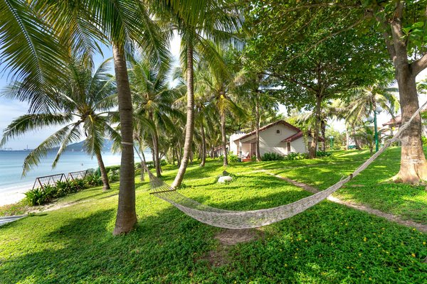 Comment trouver une location de vacances dans un manoir anglais avec des leçons de tennis et accès à un spa?