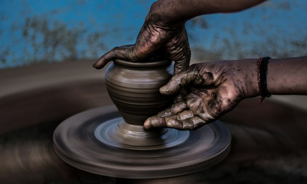 Où trouver des cours de poterie traditionnelle avec des artisans locaux en Corée du Sud?